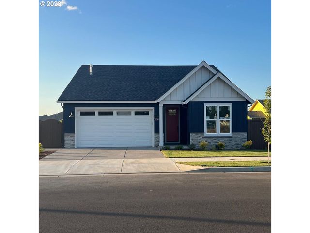 206 SW 18th Ave, Canby, OR 97013