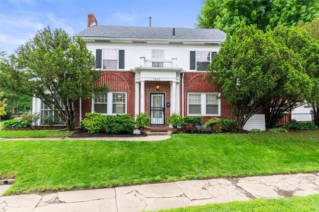 1525 W  Lexington Ave, Independence, MO 64052