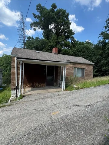 1042 Hays Ln, Homestead, PA 15120