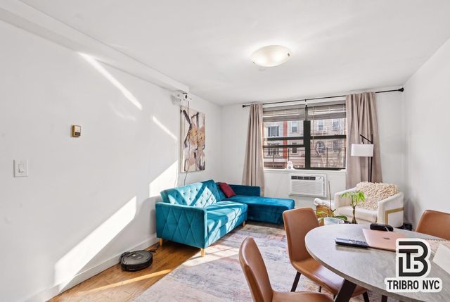 30-98 14th St #2A, Astoria, NY 11102