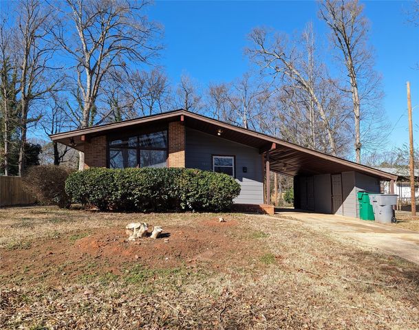 841 Squirrel Hill Rd, Charlotte, NC 28213