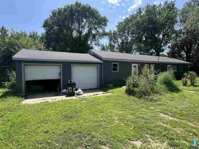 1941 E  34th St N, Sioux Falls, SD 57104