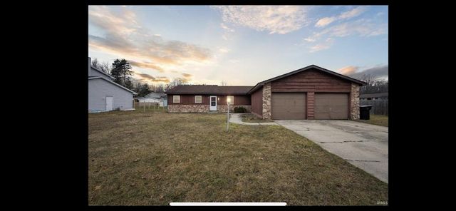 913 Laurelwood Dr, South Bend, IN 46637