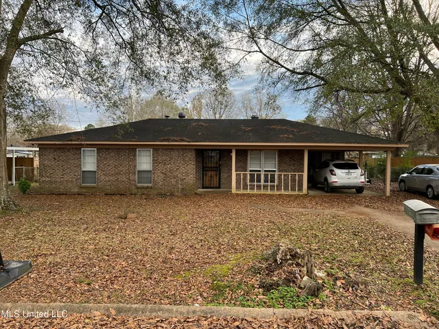 104 Goza St, Grenada, MS 38901