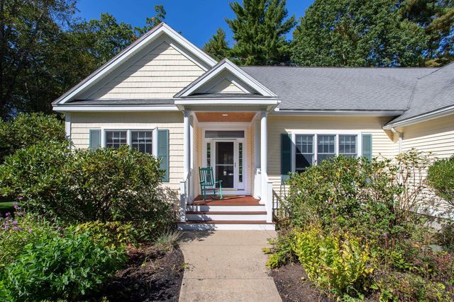 16 Parkman Brook Lane, Stratham, NH 03885