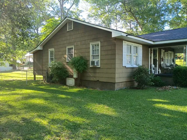 206 Kimbrough St, Linden, AL 36748