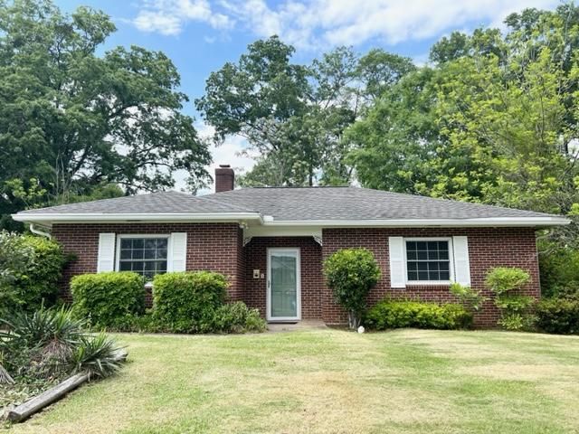 302 Bowles Ave, Greenwood, SC 29649