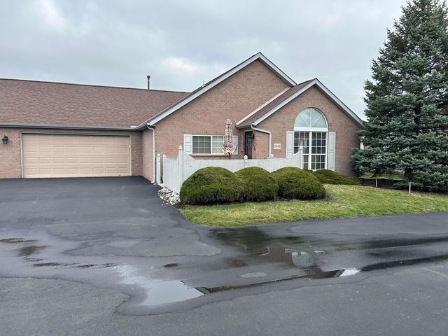 2493 Meadow Glade Dr, Hilliard, OH 43026