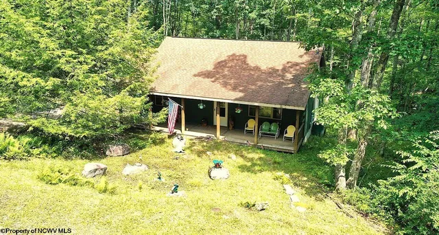 644 Pine Dr, Terra Alta, WV 26764