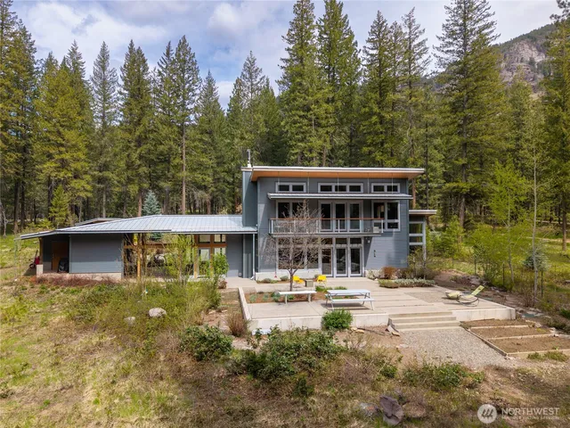 589 Lost River Road, Mazama, WA 98833