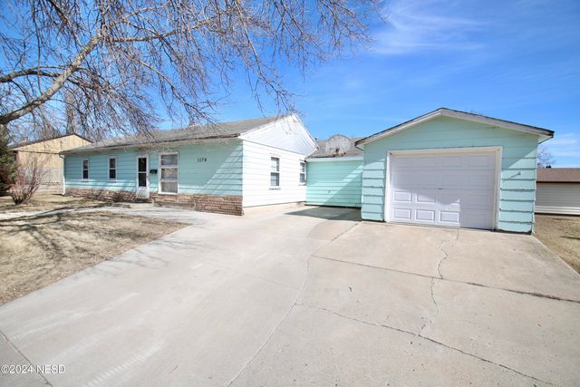 1178 2nd St NW, Watertown, SD 57201
