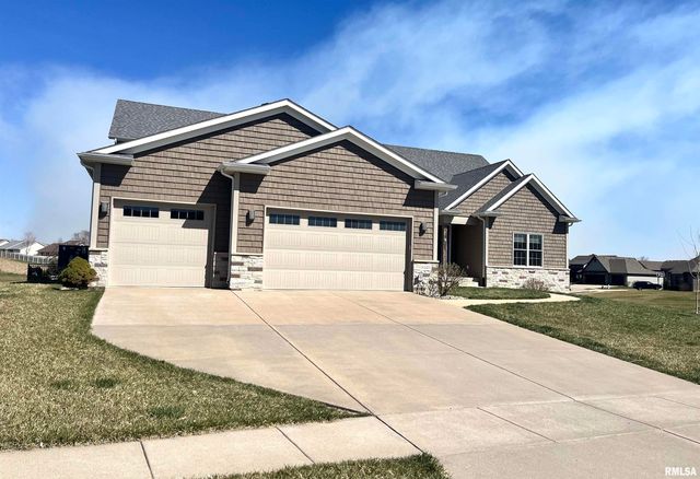 6208 Whispering Hill Ct, Bettendorf, IA 52722