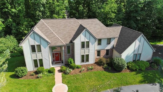20 Fall Meadow Dr, Pittsford, NY 14534