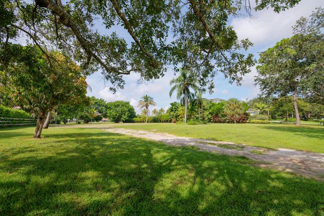 7807 Steeplechase Drive, Palm Beach Gardens, FL 33418
