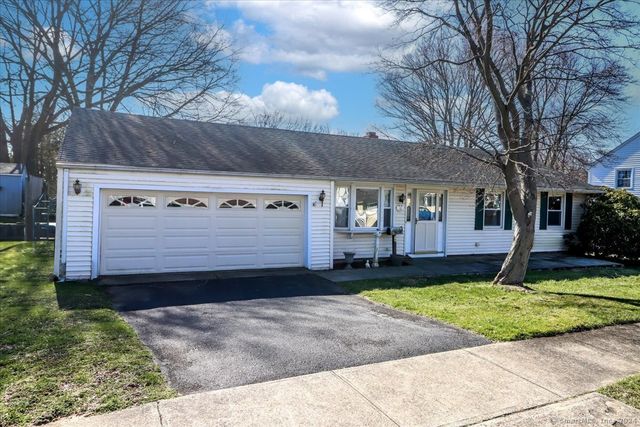 12 Spindrift Ln, Milford, CT 06460