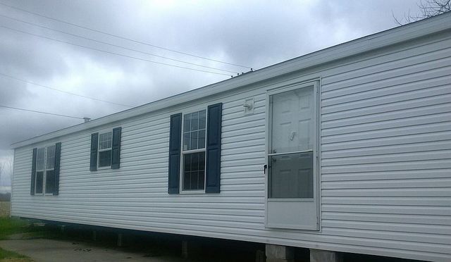 1511 Coyne Center Rd #185, Milan, IL 61264