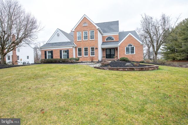 60 Golfview Dr, Ivyland, PA 18974