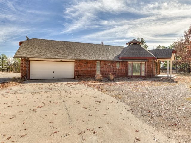 3500 Willow Pond Rd, Mustang, OK 73064