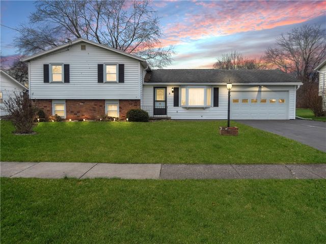 9 Adeane Dr W, Rochester, NY 14624