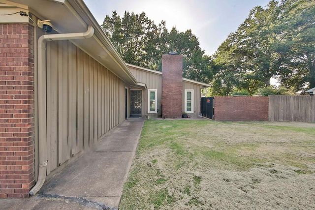 908 Clement Rd, West Memphis, AR 72301