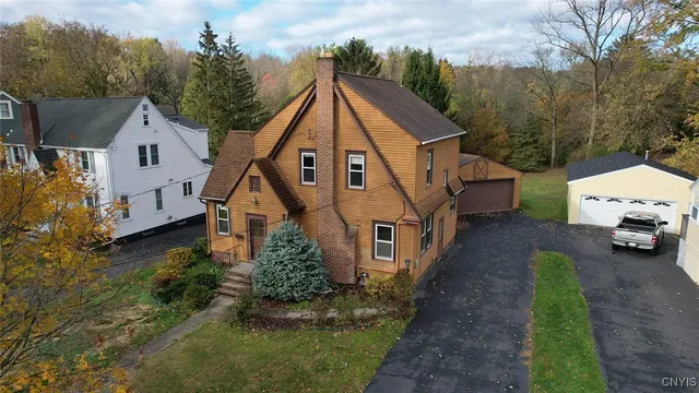 304 Cornwall Dr, Syracuse, NY 13214