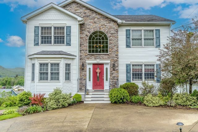 99 Elizabeth Ave, Hallstead, PA 18822