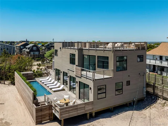 36 Cayuga Street, Ocean Beach, NY 11770