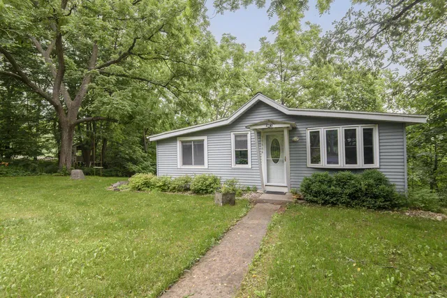 W344S10664 Island View LANE, Mukwonago, WI 53149