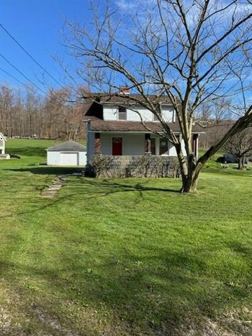 718 Breakneck Rd, Connellsville, PA 15425