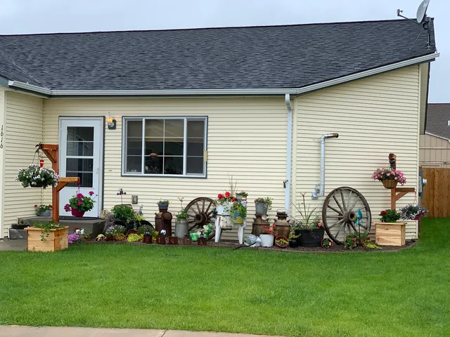 1616 Fran Lou Park Ln, Columbia Falls, MT 59912