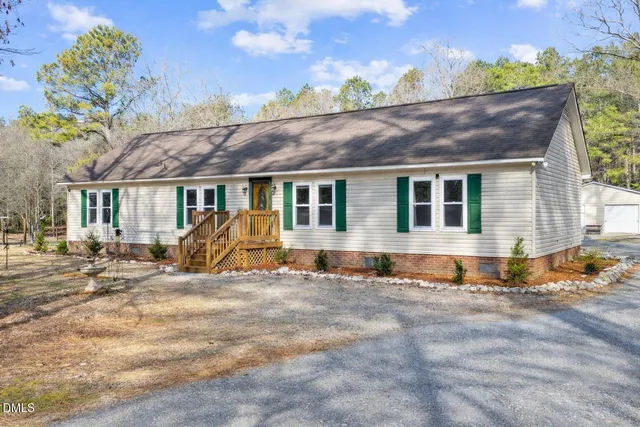 2465 Shoeheel Rd, Selma, NC 27576