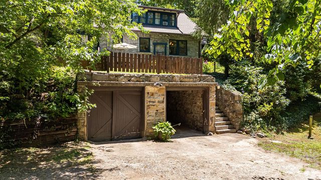 25 Saint Dunstans Cir, Asheville, NC 28803