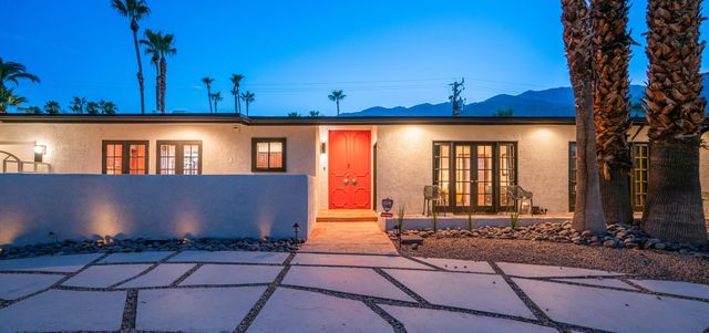 1955 S  Yucca Pl, Palm Springs, CA 92264