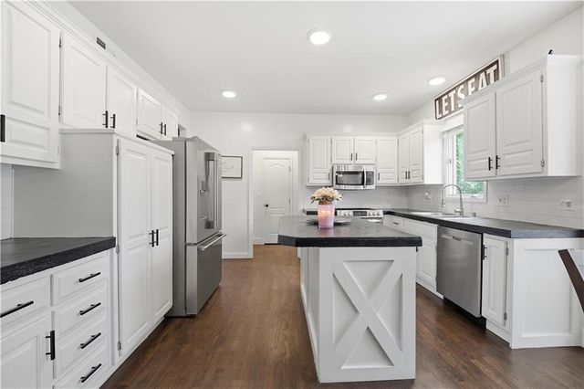 8004 W  144th Pl, Overland Park, KS 66223