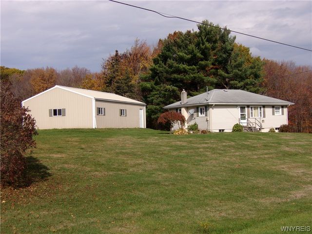 2656 Simmons Rd, Perry, NY 14530