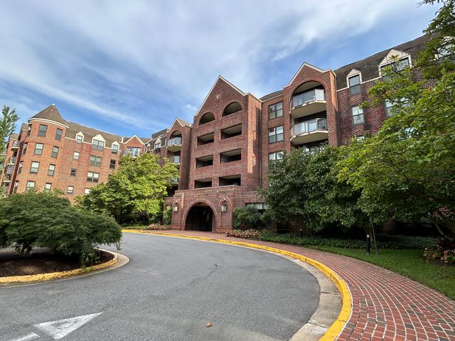 2100 Langston Blvd #201, Arlington, VA 22201