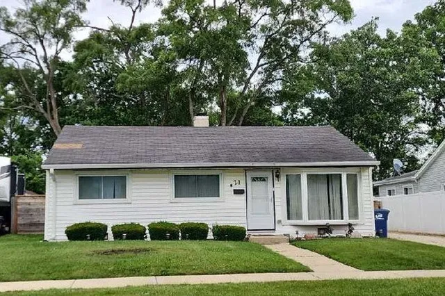21 S  Warrington Rd, Des Plaines, IL 60016