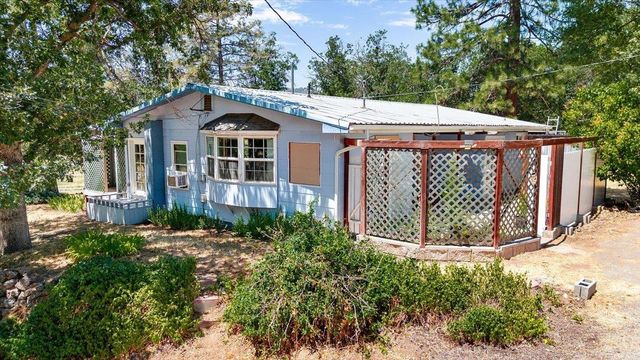3200 Fairlane Rd, Yreka, CA 96097