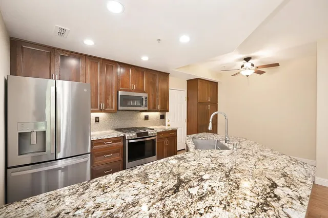 6530 Hearthstone Cir #CI611, Rocklin, CA 95677