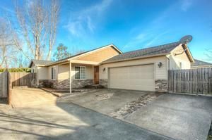 7579 28th St, White City, OR 97503
