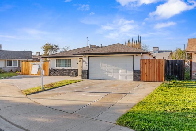 2425 Kildare Ln, Modesto, CA 95354