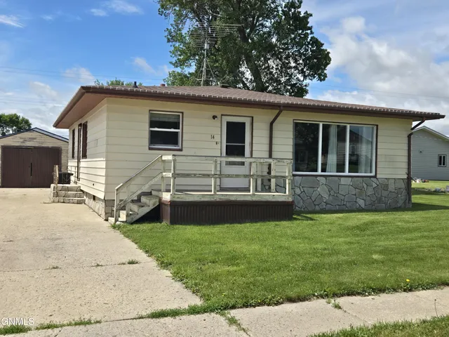 14 S  4th St, Wishek, ND 58495