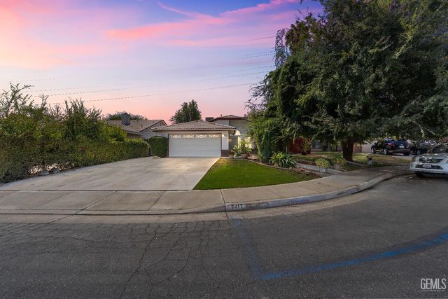 7417 Maleta Ct, Bakersfield, CA 93308