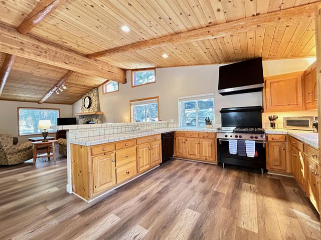 112 Trails End Rd, Mammoth Lakes, CA 93546