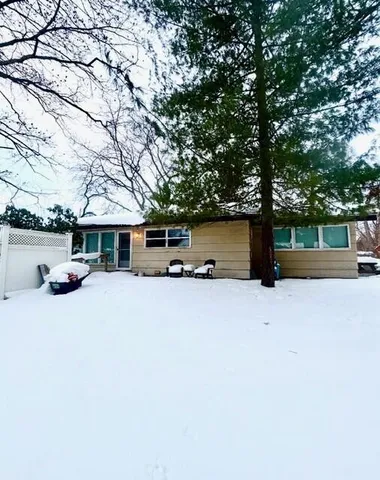 4801 Wil O Paw Dr, Coloma, MI 49038