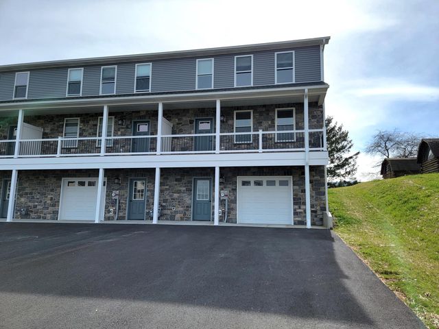326 W  Main St, Newmanstown, PA 17073