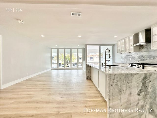 604 N  Flores St #3A, Los Angeles, CA 90048
