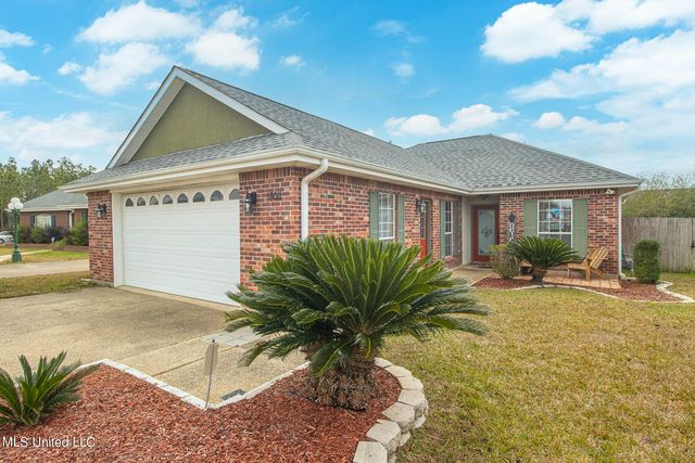 18011 Green Leaves Dr, Gulfport, MS 39503