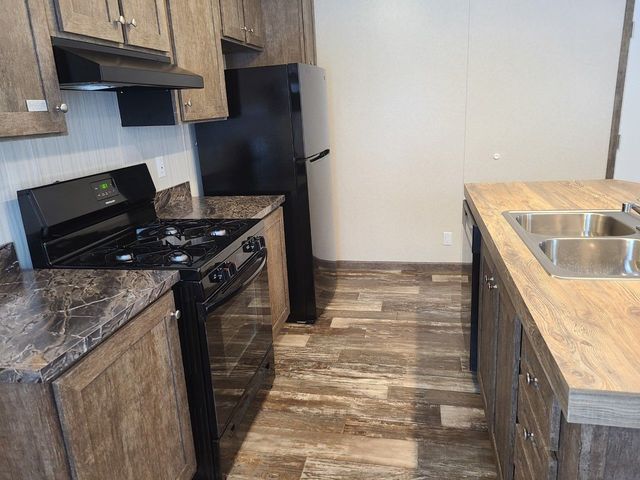 3242 Spring Hill Ct, Muskegon, MI 49444