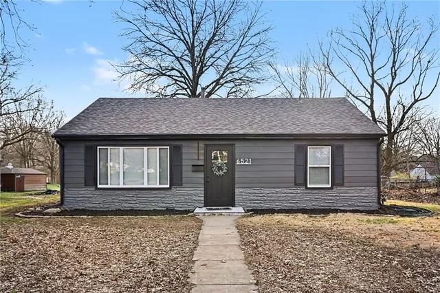 6521 N  Campbell St, Gladstone, MO 64118